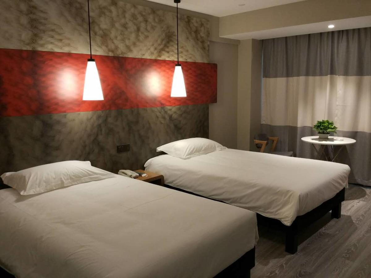 Ibis Chengdu West Jingcui Road Hotel Exterior photo